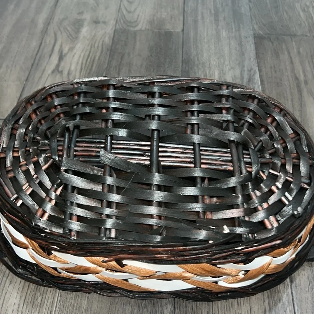 Weaved multicolor basket